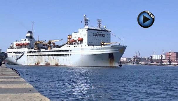 Во Владивосток с дальних промыслов вернулась крупнейшая в мире плавбаза